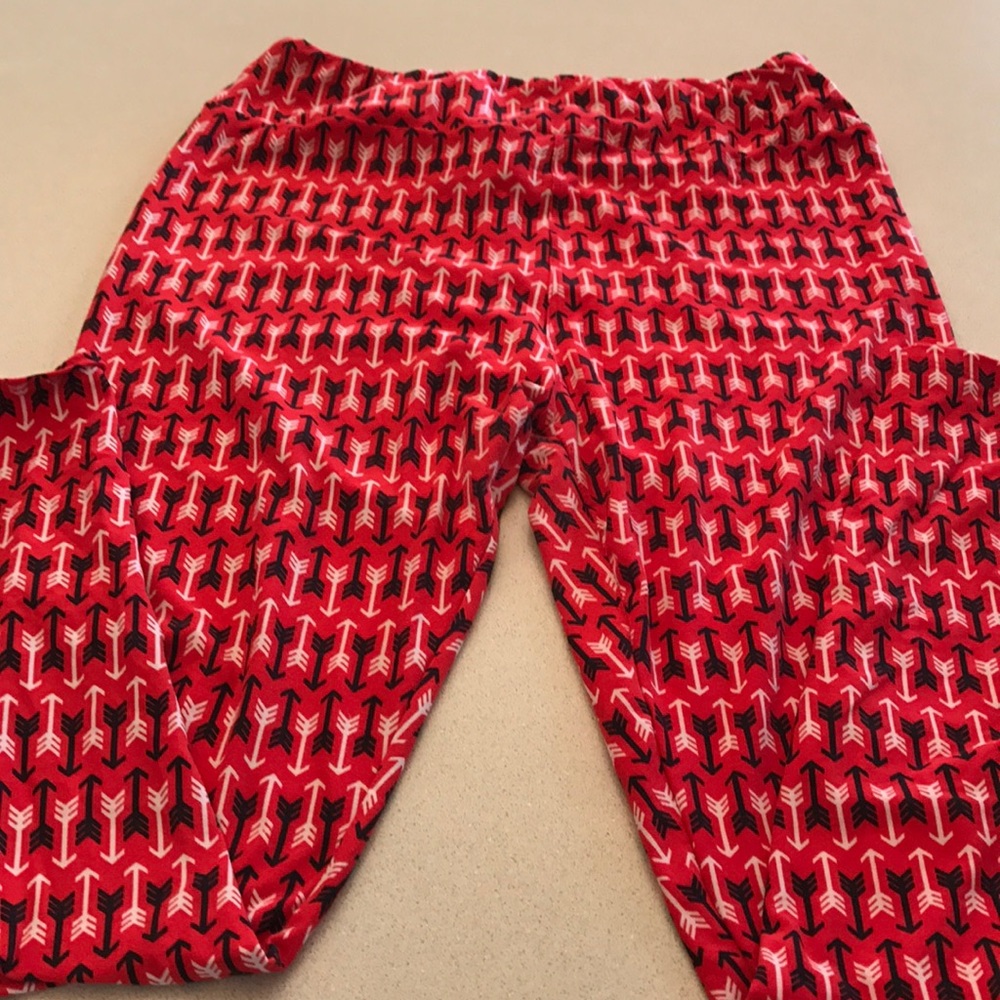 Women's T/C Lularoe leggings.